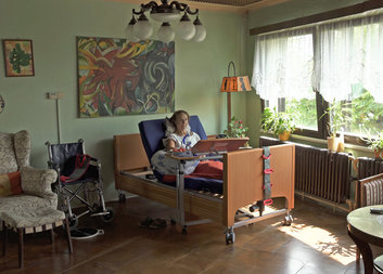 Vlasta se vrátila z nemocnice, sama se o sebe nepostará. Co teď? 